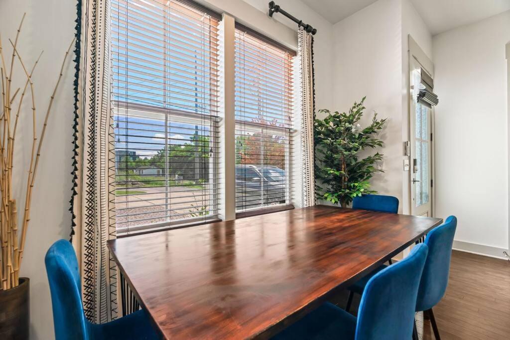 King Bed, Balcony, Covered Patio & Firepit! 8 Minutes From Broadway Нашвил Екстериор снимка