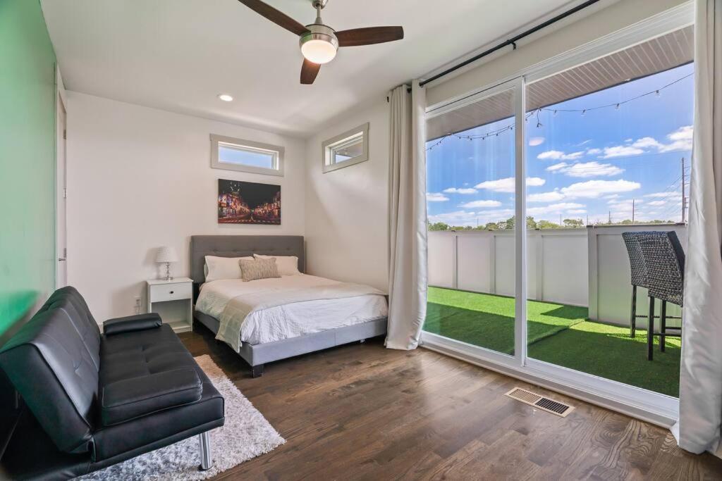 King Bed, Balcony, Covered Patio & Firepit! 8 Minutes From Broadway Нашвил Екстериор снимка