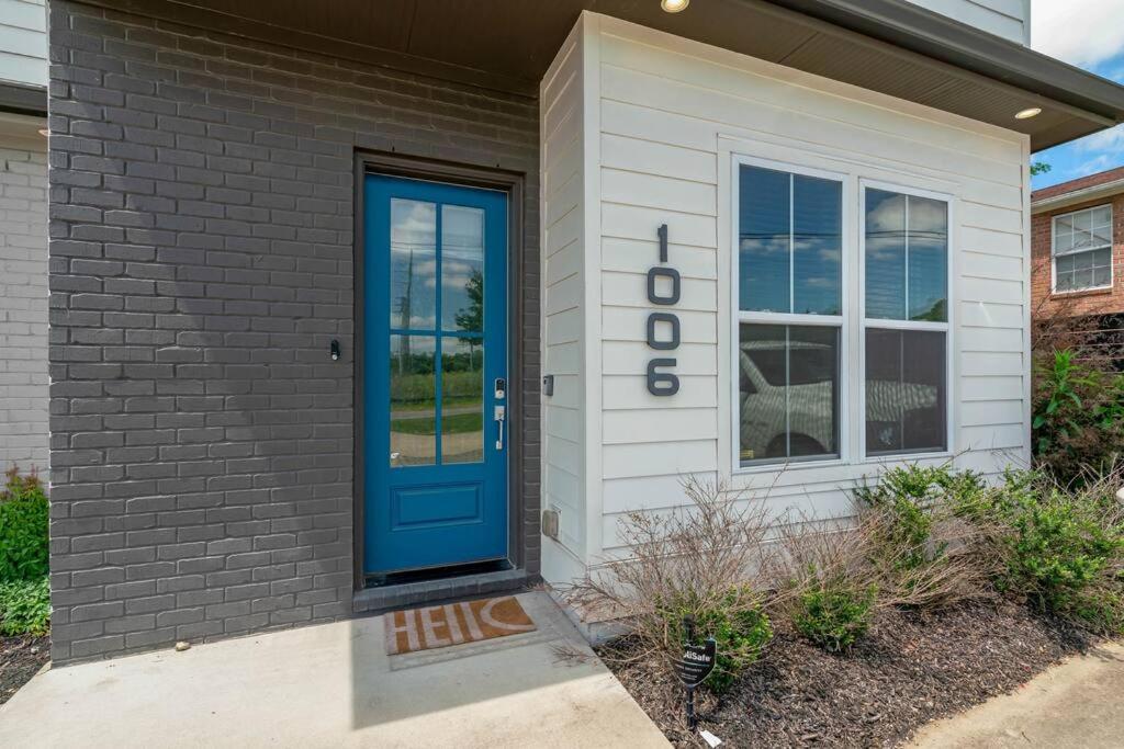 King Bed, Balcony, Covered Patio & Firepit! 8 Minutes From Broadway Нашвил Екстериор снимка