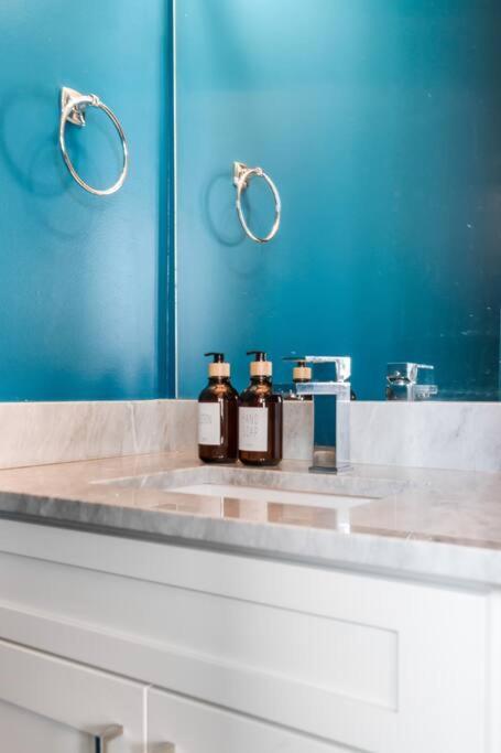 King Bed, Balcony, Covered Patio & Firepit! 8 Minutes From Broadway Нашвил Екстериор снимка