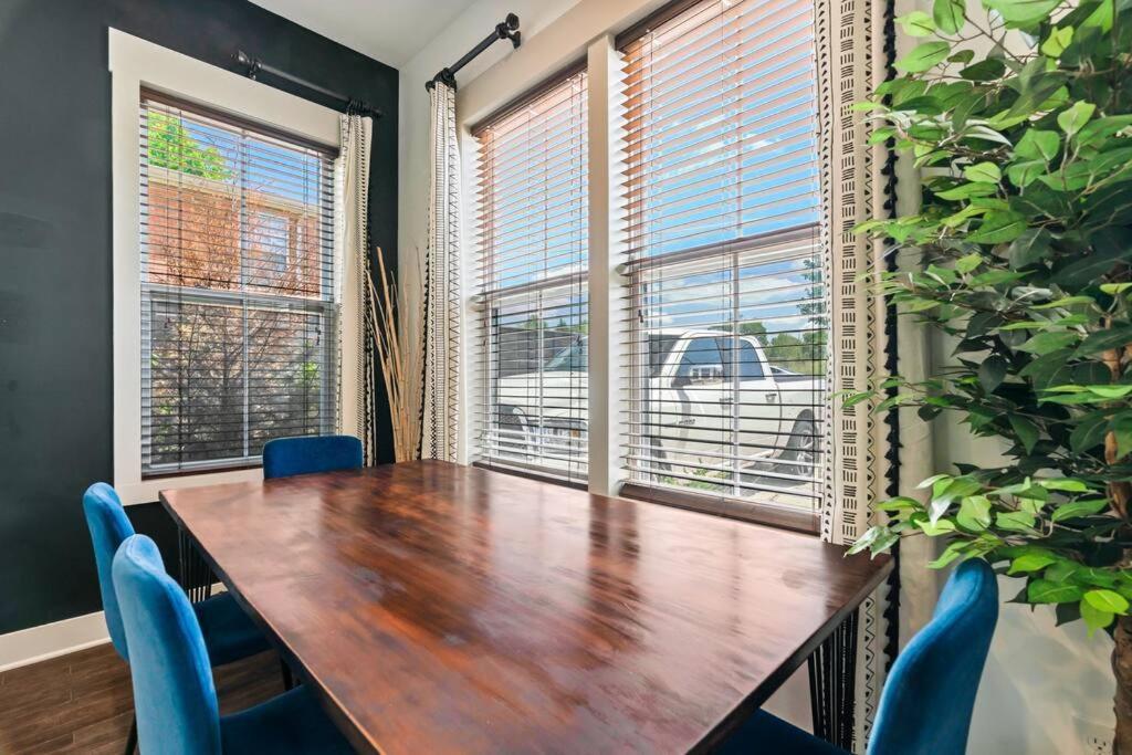 King Bed, Balcony, Covered Patio & Firepit! 8 Minutes From Broadway Нашвил Екстериор снимка